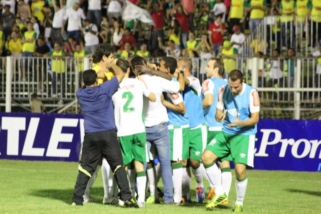 Série B: Após vitória, técnico do Luverdense divide méritos com comissão e jogadores