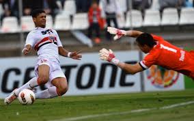 São Paulo recusa proposta do Benfica por Denilson
