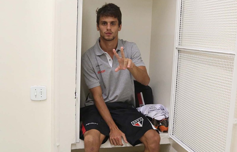 Rodrigo Caio é operado com sucesso em São Paulo