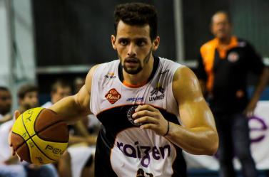 Leonardo Oliveira, armador da equipe de Piracicaba