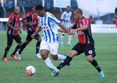 Julio César no clássico contra o Joinville