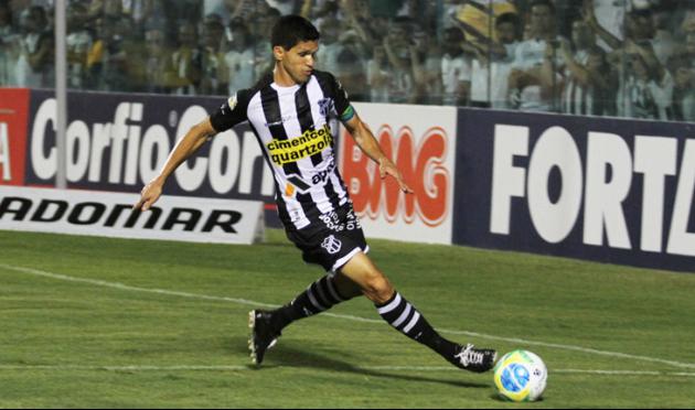 Magno Alves marcou os dois gols na vitória do Ceará contra o Atlético-GO