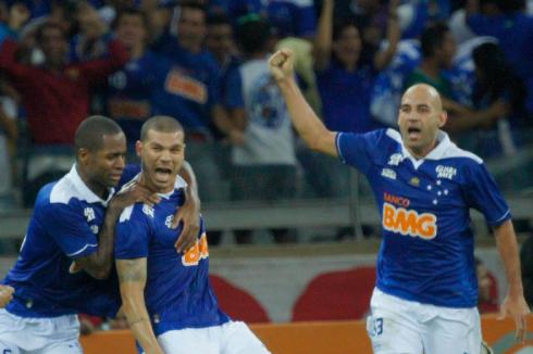 Nilton volta ao time titular do Cruzeiro