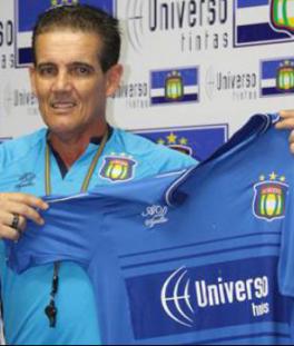 Paulo Roberto tem a difícil tarefa de comandar o São Caetano à vitória