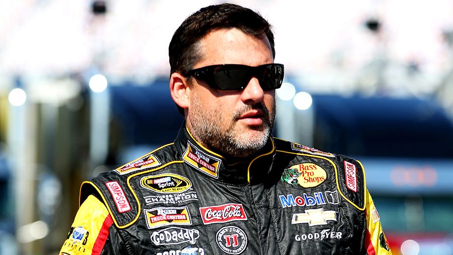 Tricampeão da Nascar atropela e mata piloto em prova
