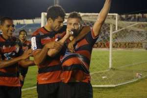 Campinense-PB 2 x 0 Baraúnas-RN - Raposa desencanta e vence a 1ª