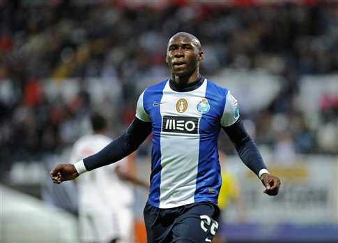 Inglês: Manchester City contrata zagueiro Mangala