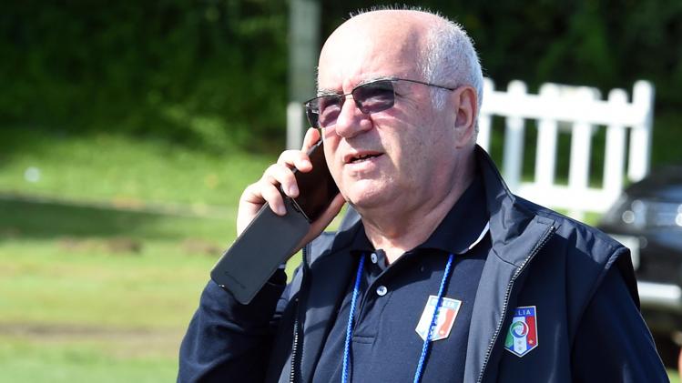 Acusado de racismo, Carlo Tavecchio vira chefe do futebol italiano