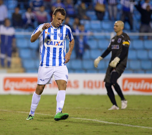 Série B: Avaí sofre com a falta de gols de seus atacantes