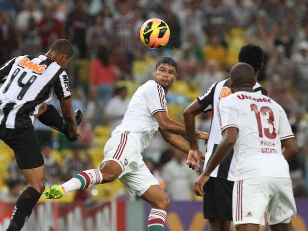 Gum passa por cirurgia e vira desfalque no Fluminense