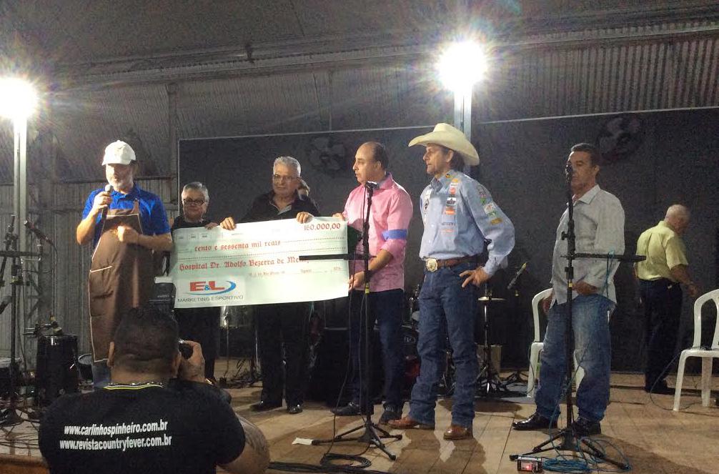Ao som de Demônios da Garoa, FI homenageia empresário esportivo Edvaldo Ferraz