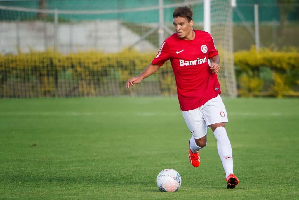 Ponte contrata contrata Nathan Cachorrão, do Internacional, e incha elenco com 12 atacantes