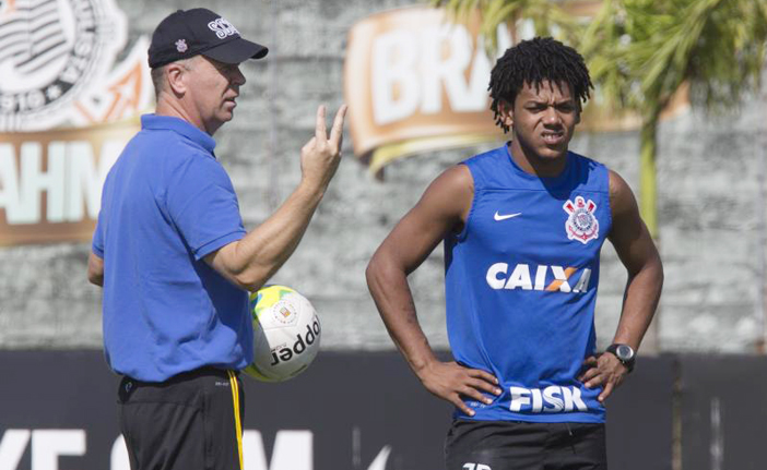 Romarinho faz 2 e reservas goleiam sub-17 do Corinthians