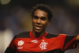 Luiz Antônio não aparece para treinar no Flamengo
