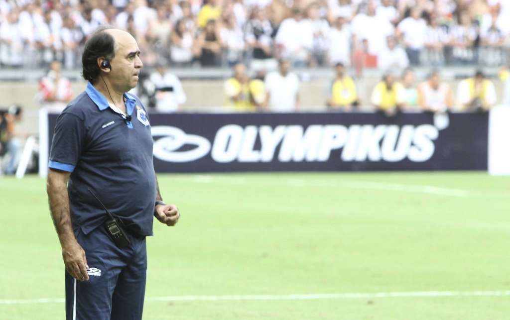 Recuperados, Júlio Baptista e Ceará treinam no Cruzeiro