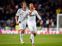 Ronaldo marca dois e Real começa temporada com título