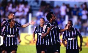 Corinthians não convence, apesar de derrubar o Santos, de Robinho, e estar no G4 do Brasileirão