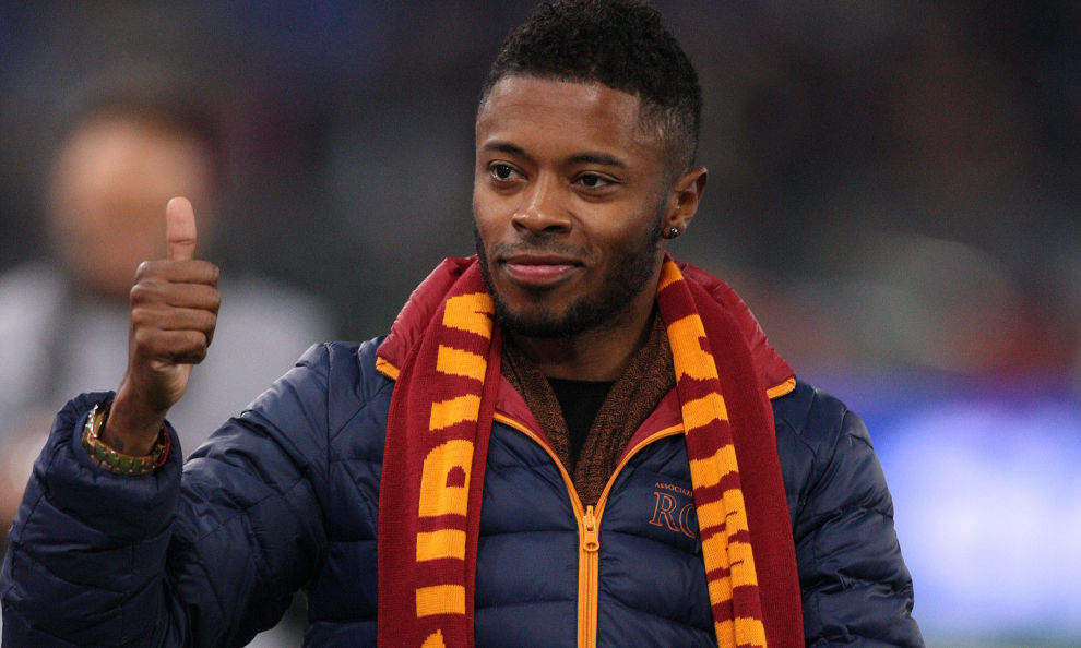 São Paulo acerta com Michel Bastos
