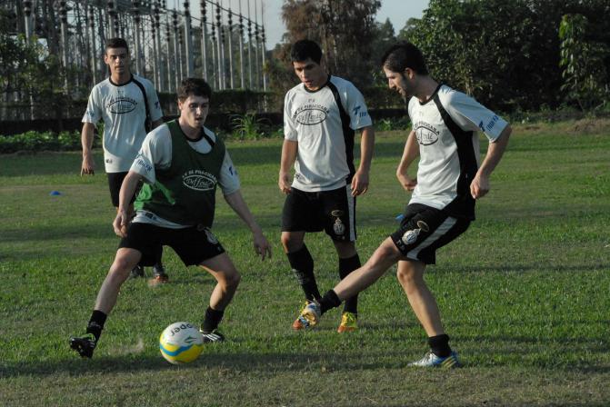 Glauber, em treino pelo XV de Piracicaba