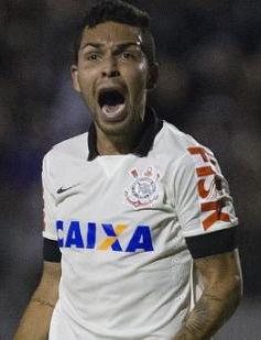 Petros, denunciado pelo STJD por agressão ao árbitro Rafael Claus