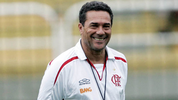Com baixas, Luxemburgo testa mudanças no Flamengo