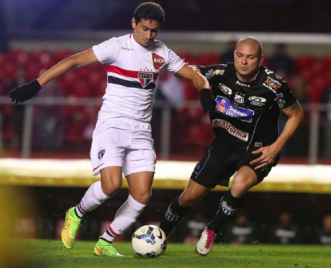Ganso usou luvas, mas não jogou bem como todo time do São Paulo