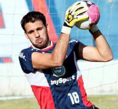 Goleiro Saulo do São Caetano comemorou 29 anos em campo.