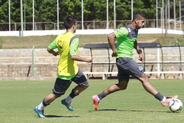 STJD libera e Samuel, do Fluminense, reforça Goiás no Brasileirão