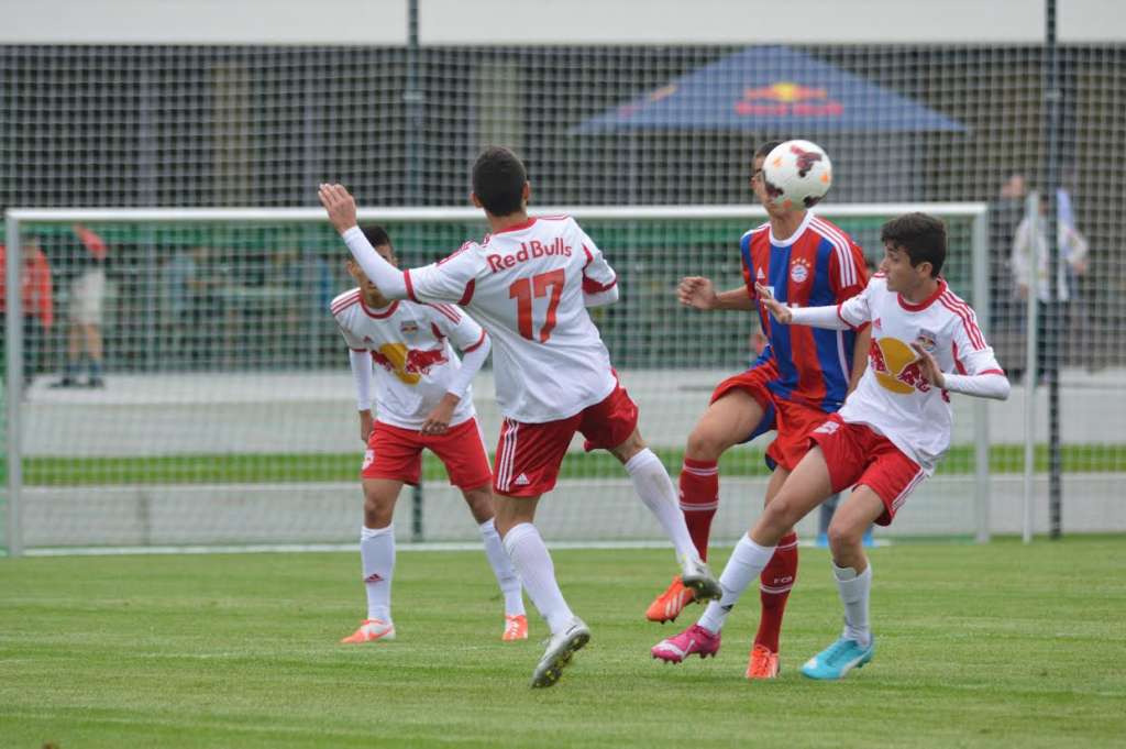 Red Bull vence Bayern e Liverpool e avança às quartas do Next Generation