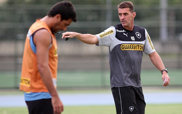 Mancini faz testes e esconde formação do Botafogo