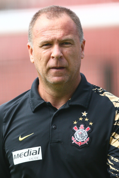 Mano fecha treino para tentar surpreender o Bahia