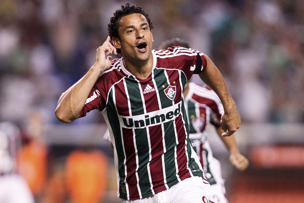 Sem dores, Fred treina e deve defender Flu em clássico