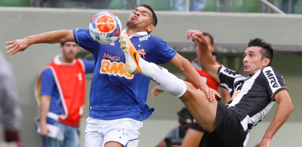 Com Ceará de volta, Marcelo Oliveira relaciona 21 no Cruzeiro contra Santos