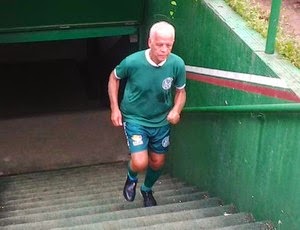 Com a presença de ídolos, Palmeiras disputa torneio retrô na Rua Javari