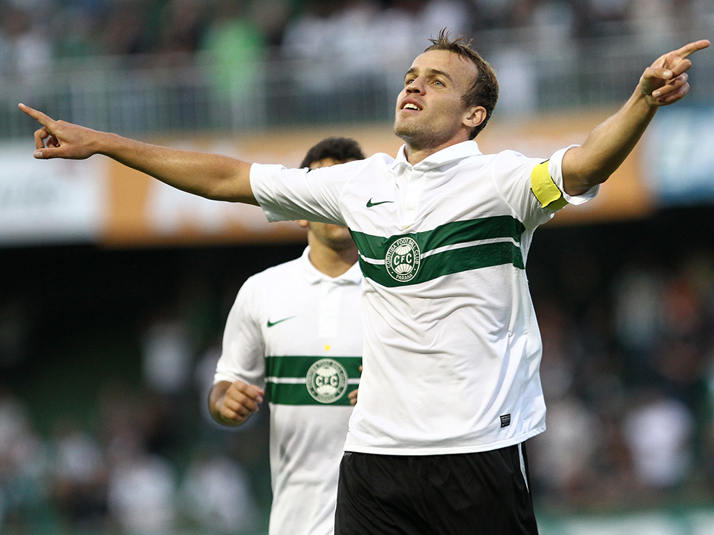Volante deixa o Coritiba e vai jogar na Turquia