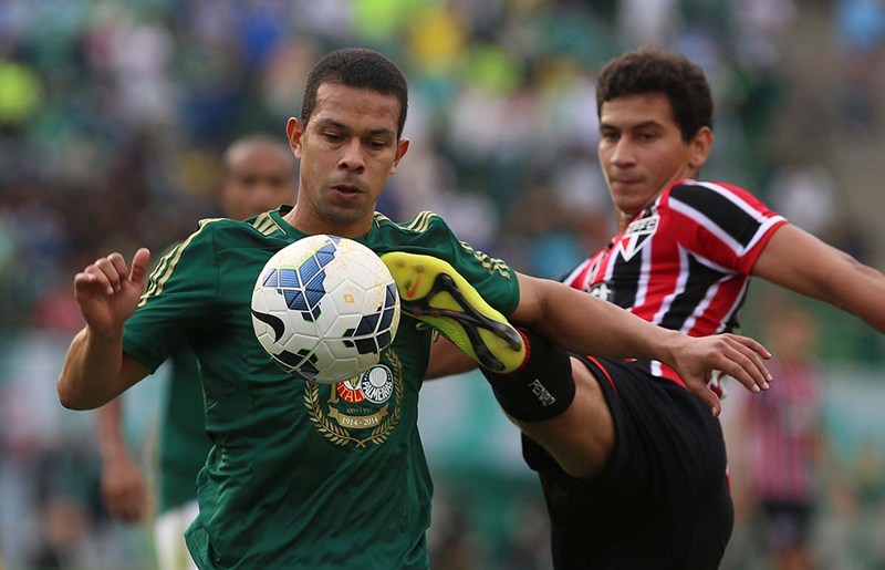 BRASILEIRÃO: Líder Cruzeiro atropela Santos e São Paulo põe Palmeiras na zona