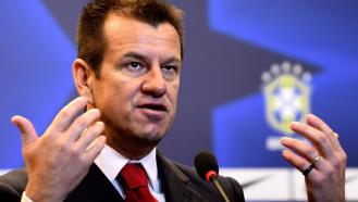 Dunga e sua primeira convocação após o desastre total na Copa do Mundo