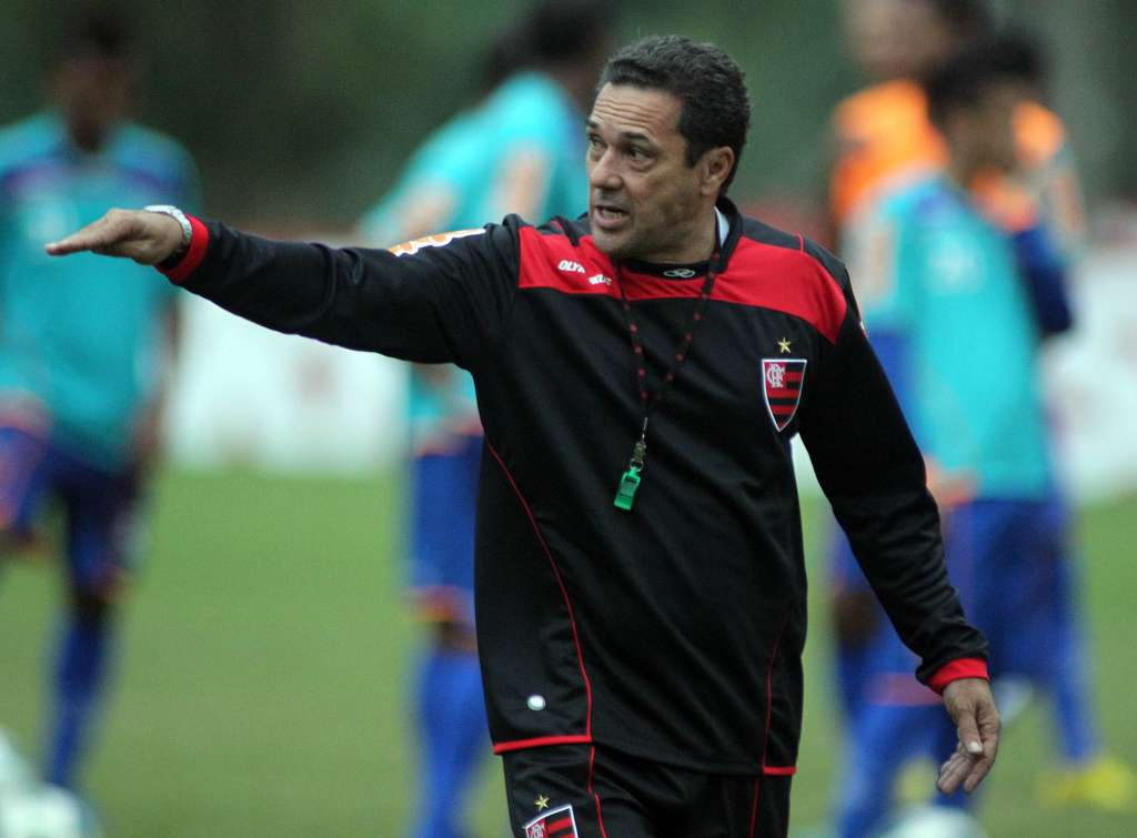 Luxemburgo pede cautela após Flamengo sair da degola