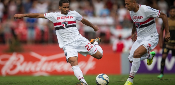 Com assédio do Barcelona, São Paulo tenta segurar Douglas até dezembro