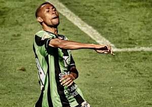 Presidente do América-MG diz que atleta se negou a jogar e corneta: 'Molecagem'