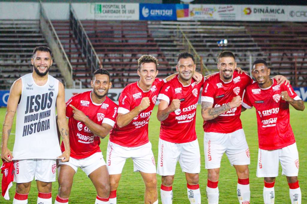 Após incêndio em Ijuí, atletas do São Luiz doam cestas básicas às famílias atingidas