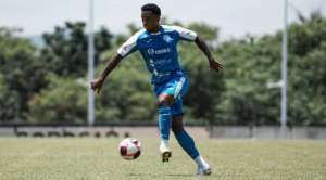 Em meio a incerteza, meia vive expectativa por estreia pelo São Bento