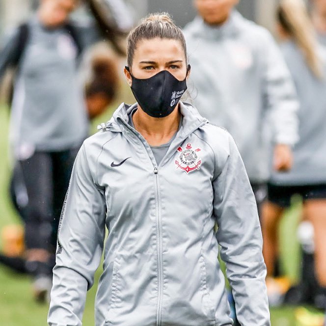 Lateral-esquerda do Corinthians defende a ciência e afirma: ‘Vacina para todos’