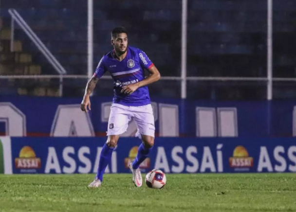 Zagueiro estreante do São Caetano espera retorno do futebol o mais rápido possível