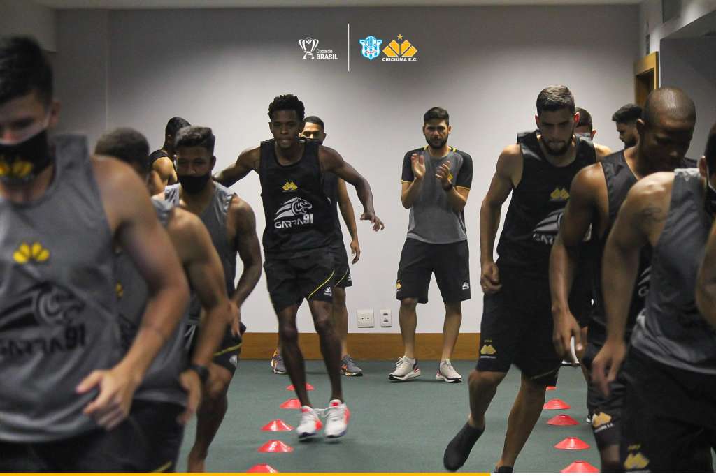 Após saga, técnico comemora classificação e elogia logística feita pelo Criciúma