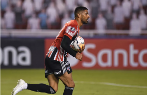 Clube do Brasileirão encaminha acerto com atacante do São Paulo