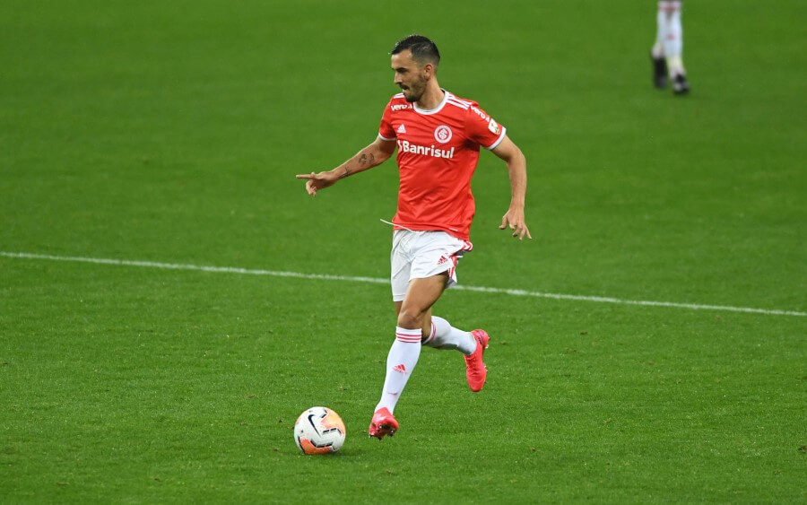 Ex-Corinthians rescinde com Inter e fecha com novato da elite