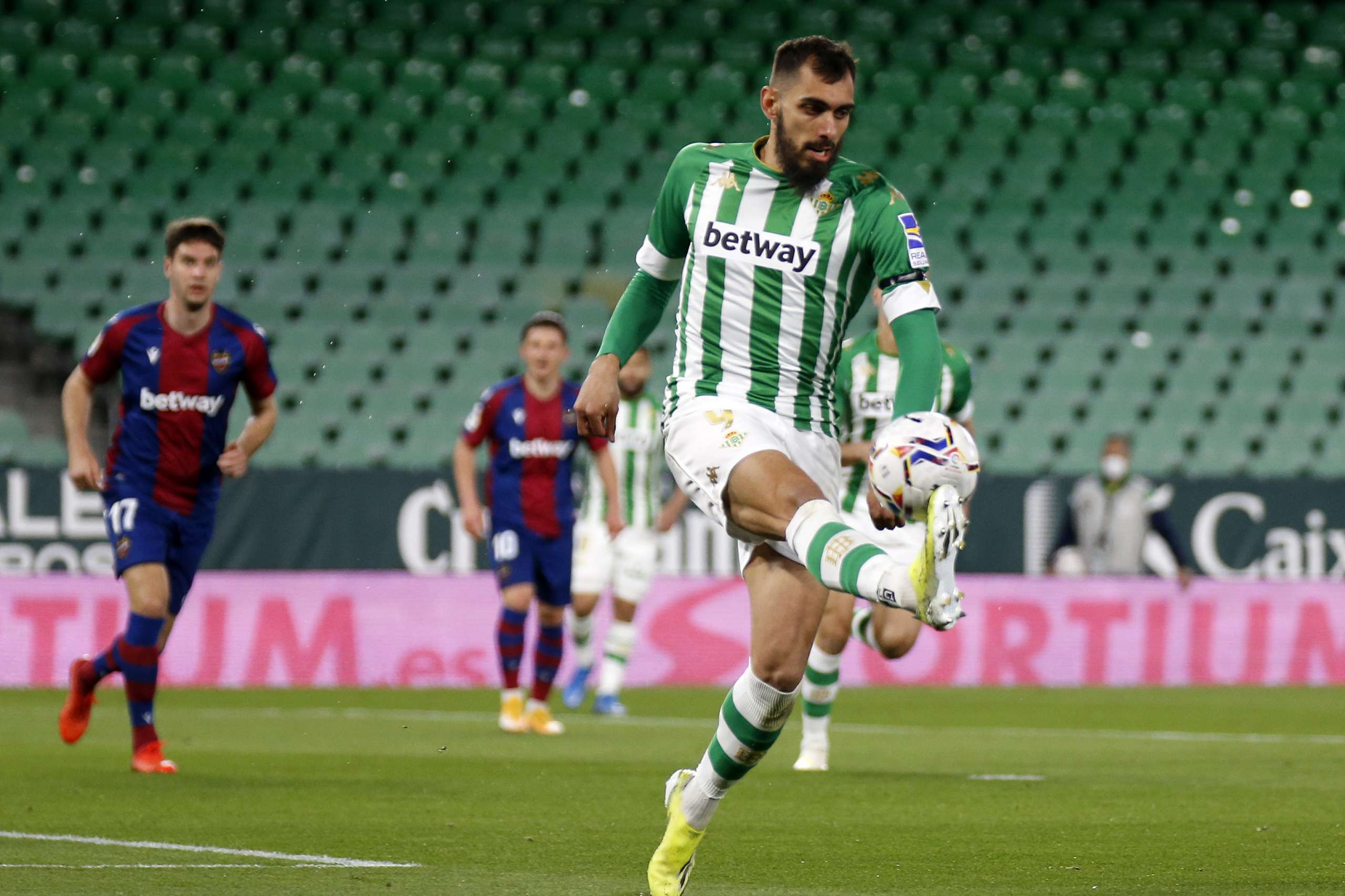 ESPANHOL: Betis vence e pressiona Real Sociedad por vaga na Liga Europa