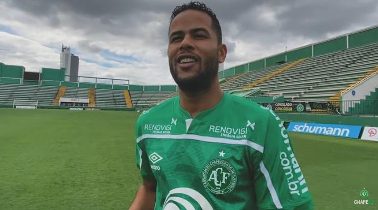 Catarinense: Ex-Santos e Fla aparece no BID e já pode estrear pela Chapecoense