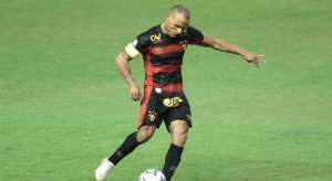 Lateral do Sport convoca torcedores a doar alimentos a famílias carentes